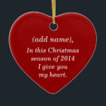 "TE CASARÁS CONMIGO" ORNAMENTO DE NAVIDAD<br><div class="desc">UN LADO ES ROJO CON TEXTO QUE DICE, "(añadir nombre), En esta temporada de Navidades de 2014 te doy mi corazón. CAMINO INVERSO (BLANCO): "Entonces, (añada el nombre), ¿TE CASARÁS CONMIGO CONMIGO?" Personalizable completo. Escriba su propio mensaje utilizando su propio estilo de fuente, color de tamaño y color de fondo....</div>