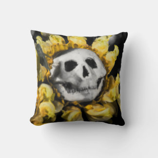 Té de sangre y cráneo de cuerdas rojas almohada de