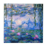 Teja de los lirios de agua de Monet<br><div class="desc">Teja de los lirios de agua de Monet. Pintura al óleo en lona a partir de 1916. Monet pintó su charca famosa del lirio de agua obsesivamente durante los años finales de su carrera, extrayendo la inspiración de la luz del sol y su efecto de desplazamiento sobre el agua y...</div>
