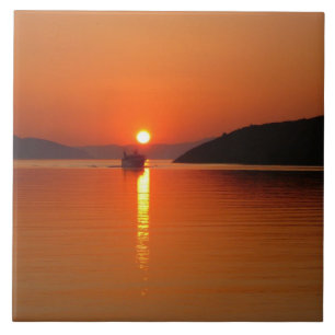 Teja griega de la foto de la puesta del sol de la