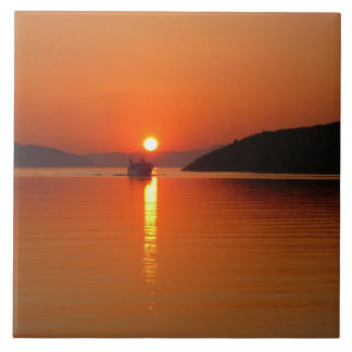 Teja griega de la foto de la puesta del sol de la