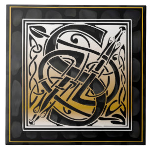 Teja negra céltica de la inicial del monograma de