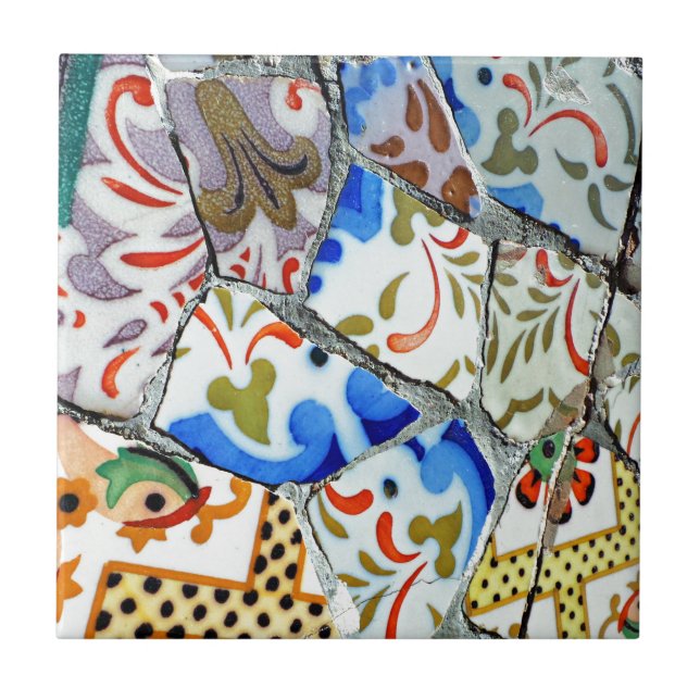 Tejas de mosaico de Guell del parque de Gaudi (Frente)