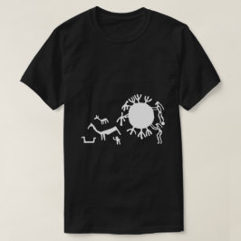 Tejidos de roca de los petroglifos en camiseta de