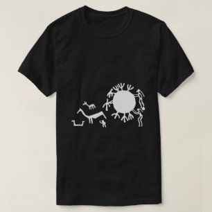 Tejidos de roca de los petroglifos en camiseta de