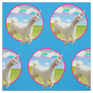 Tela Alpaca Unicornio bajo el cielo arcoiris
