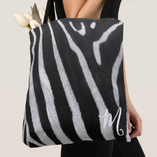 Tela Bolso Clásico con Estampado de Cebra y Monograma P