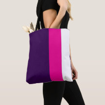 Bolso de mano de rosa y blanco sobre azul marino