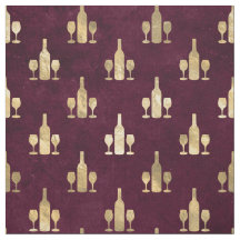 Botellas y gafas metálicas de vino de oro en cimar