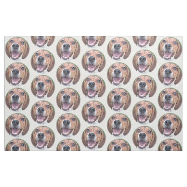 Tela del beagle de la cara a gritar alrededor ("Cuarto gordo" (fat quarter))