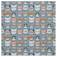 Gatos lindos que llevan el modelo de los vidrios