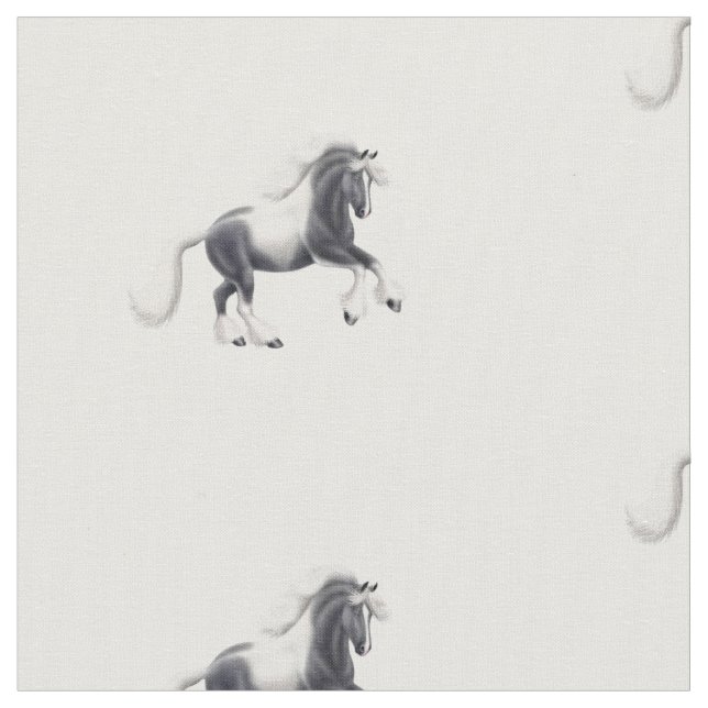 Tela gitana enérgica del caballo de Vanner (De cerca)