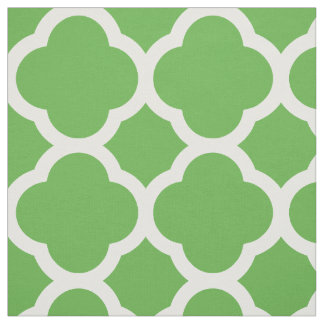 Tela Kelly Green Modern Quatrefoil a gran escala