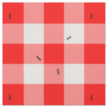 Las hormigas en la guinga comprueban de tamaño