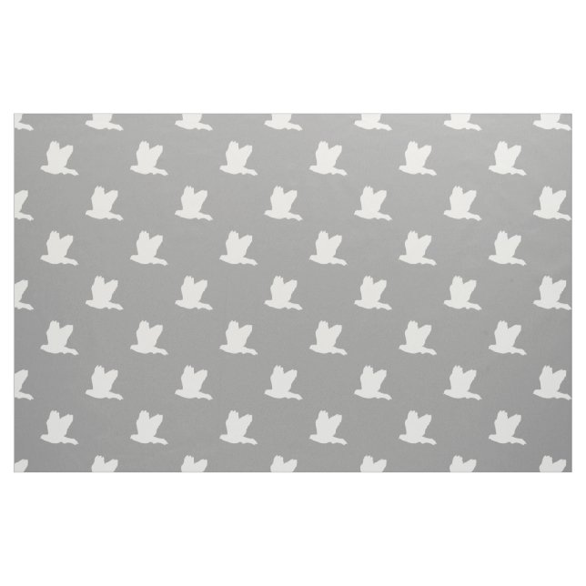 Tela Patrón de pájaros voladores blancos grises ("Cuarto gordo" (fat quarter))