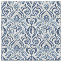 Pies azules y blancos dejan flores de Damasco