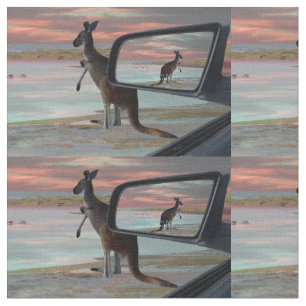 Tela "Reflexiones de lo salvaje: Un canguro en la playa