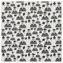 Tapones y batas de graduación en blanco y negro