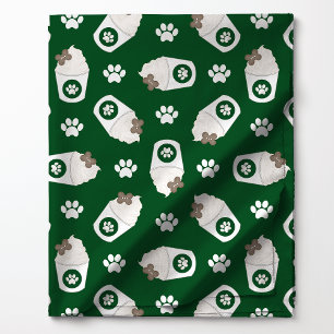 Tela Taza de cachorro y patas sobre verde