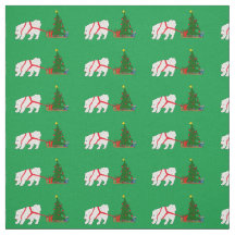 Tire del samoyedo que tira del árbol de navidad