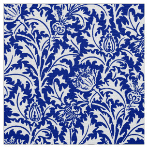 Tela William Morris Thistle Damask White sobre el azul