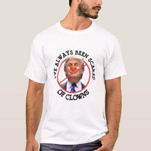 Temeroso de los payasos contra la camiseta de Dona