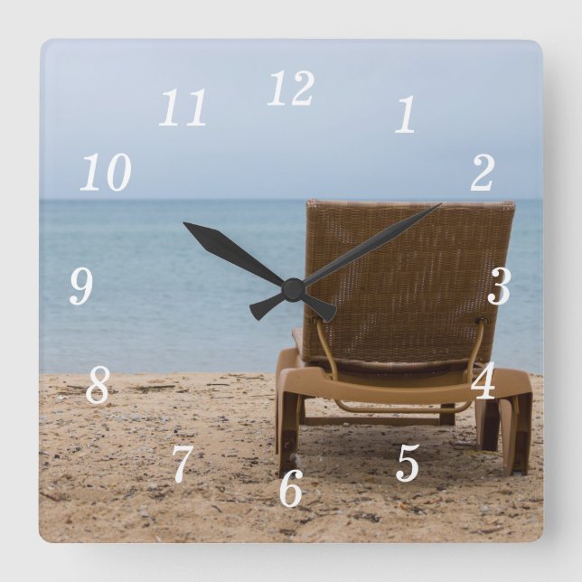 Tener Un Reloj De Pared De Asiento (Anverso)