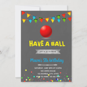 Tener una invitación de cumpleaños de bola