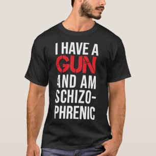 tengo un arma y una camiseta clásica esquizofrénic