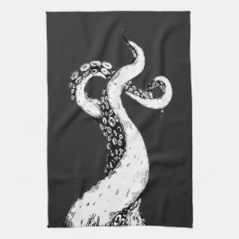 tentáculos de pulpo en toalla de té negra