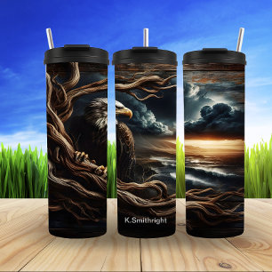 Termo Águila al atardecer sobre la costa