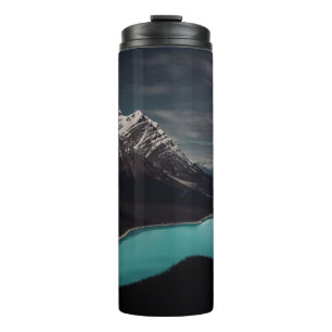 TERMO ALPAS DE MONTAÑA ALREDEDOR DEL CUERPO DEL AGUA