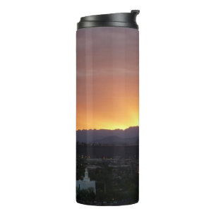 Termo Amanecer sobre el paisaje de St. George Utah