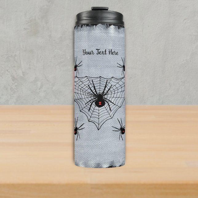 Termo Arañas de viudas negras de apariencia triangular w (Spooky black widow spiders in black web on painted look black and white thermal drink bottle.)