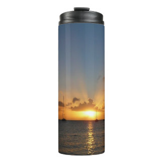 Termo Atardecer con veleros paisaje tropical foto