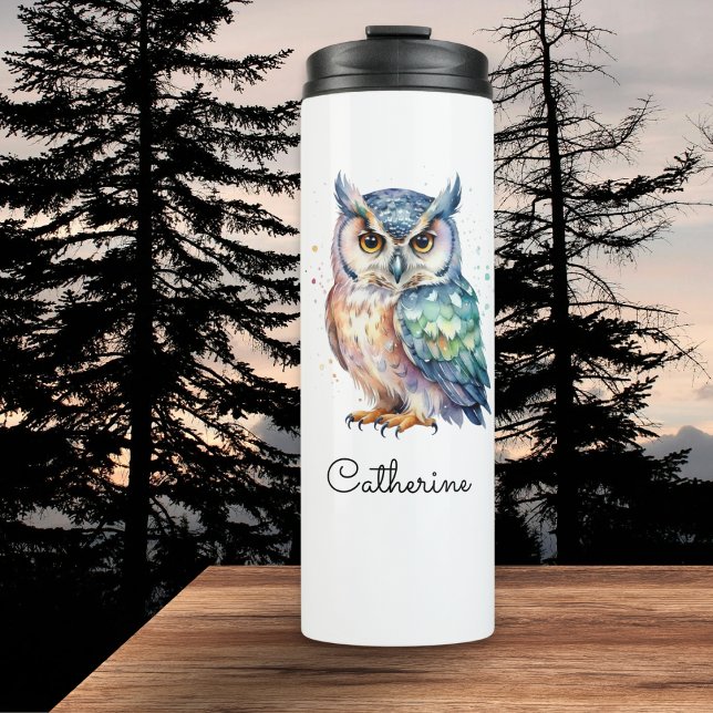 Termo Búho Cuernudo Acuarela Personalizada (A personalized thermal tumbler with owl illustration in a watercolor style)