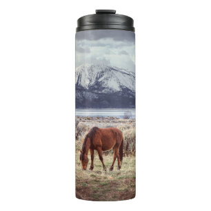 Termo Caballo salvaje: El paisaje invernal de Nevada.
