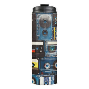 Termo Casetes Retro: Vintage de fondo azul.