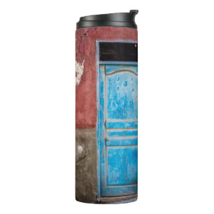 Termo Colorida pared con puerta azul