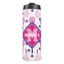 Con nombre e inicial, raquetas de tenis rosas y vi