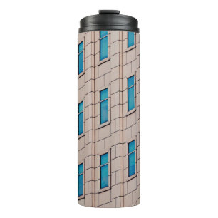 TERMO CONSTRUCCIÓN DE CONCRETO MARRÓN DURANTE EL DÍA