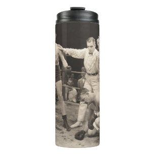 Termo Contador de árbitros sobre boxeador en ringboxing,