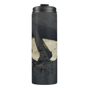 Termo Corazón blanco moldeado en superficie negra