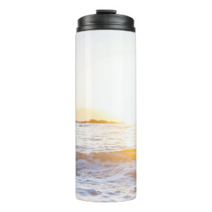 Termo Cuerpo de agua bajo la puesta del sol