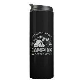 Termo Diseño de café en un camping asado y en roaming