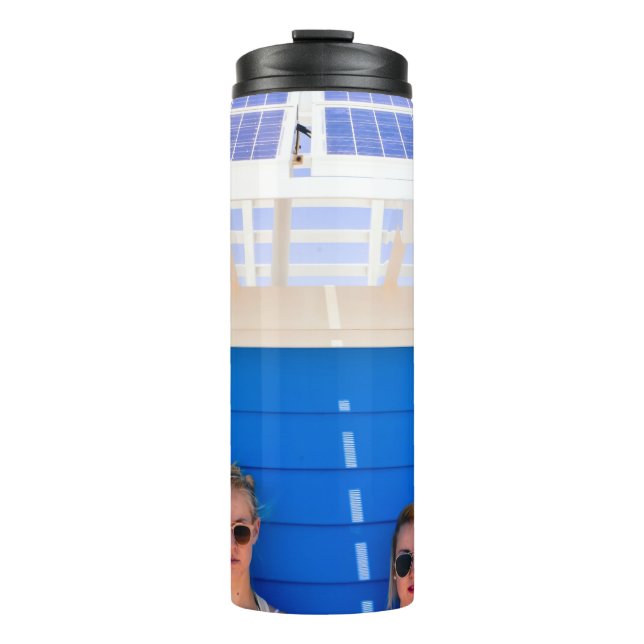 Termo Dos mujeres tomando fotografía selfie (Anverso)