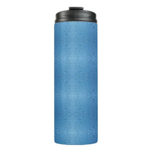 Termo Droplas de agua contra el cielo azul