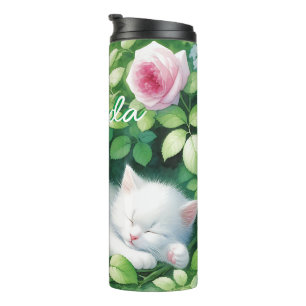 Termo Dulce Napping White Kitten bajo un Bush Rosa