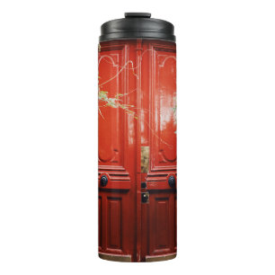 TERMO EDIFICIO BLANCO QUE MUESTRA PUERTA CERRADA DE MADE