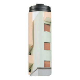 TERMO EDIFICIO DE CONCRETO BLANCO Y ROSA